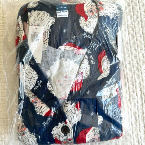 Old Navy Unisex 2Piece Set Santa Flannel PJs Pants and Top NEW Size L - Picture 2 of 6